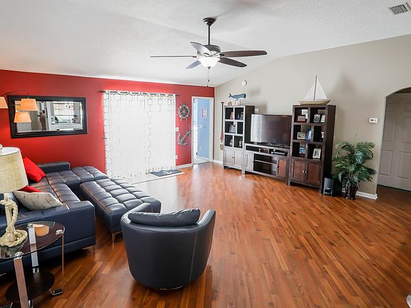 3rd image of 2480 Royal Pointe Dr