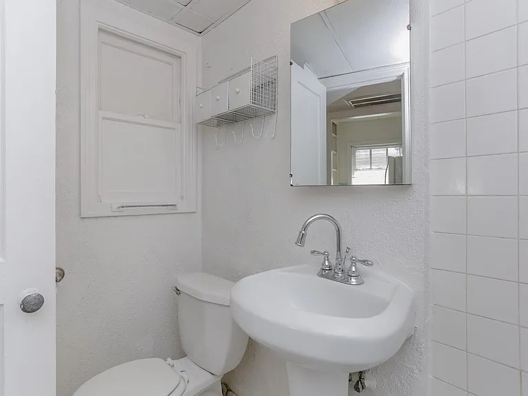 1828 W Main St #4 — Photo 7