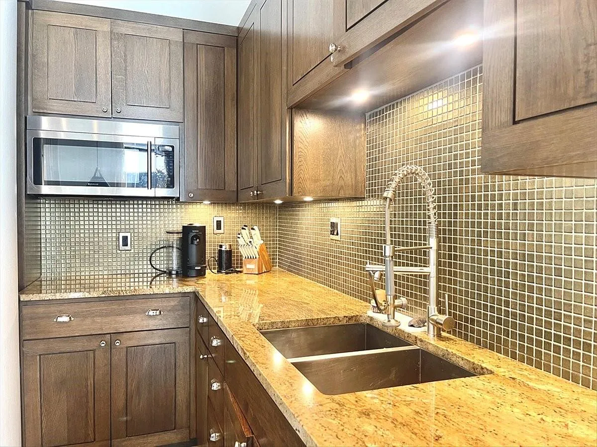 1 bed, 1.0 bath, 930 sqft, $3,300 — Photo 4