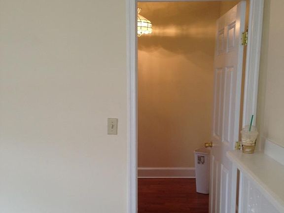 4th image of 872 Perkiomen St #1