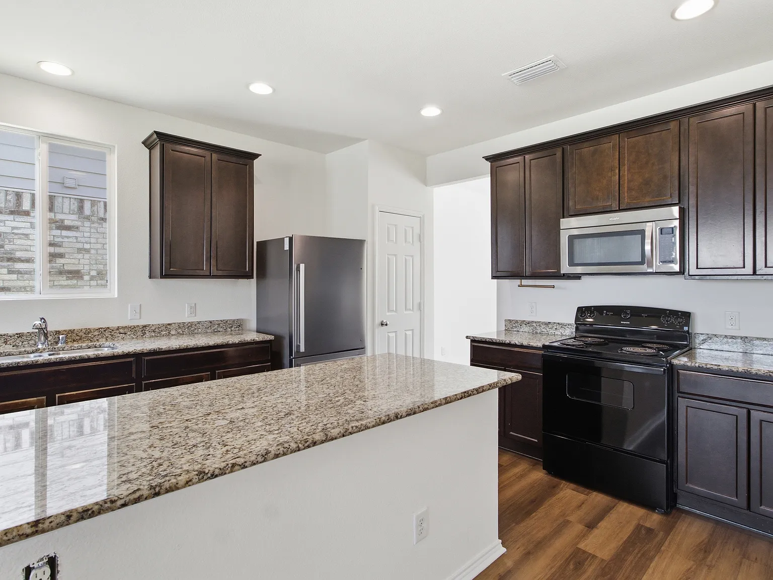 4 bed, 2477 sqft, $2,600 — Photo 1