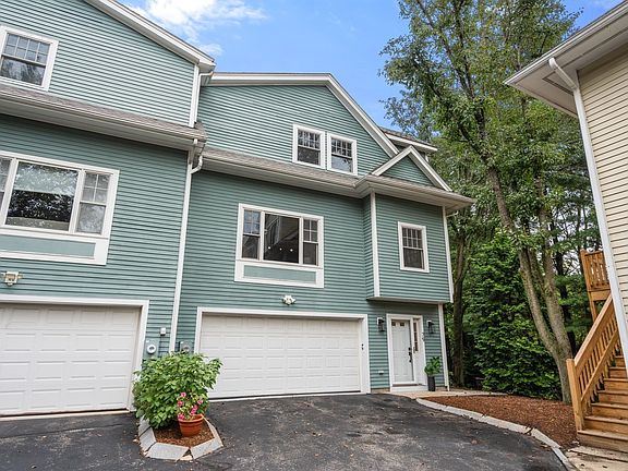 2nd image of 79 Beecher Pl #5