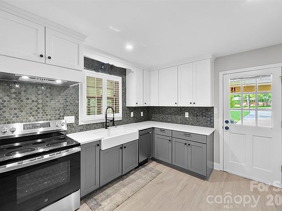 3rd image of 3701 Bellevue Ter