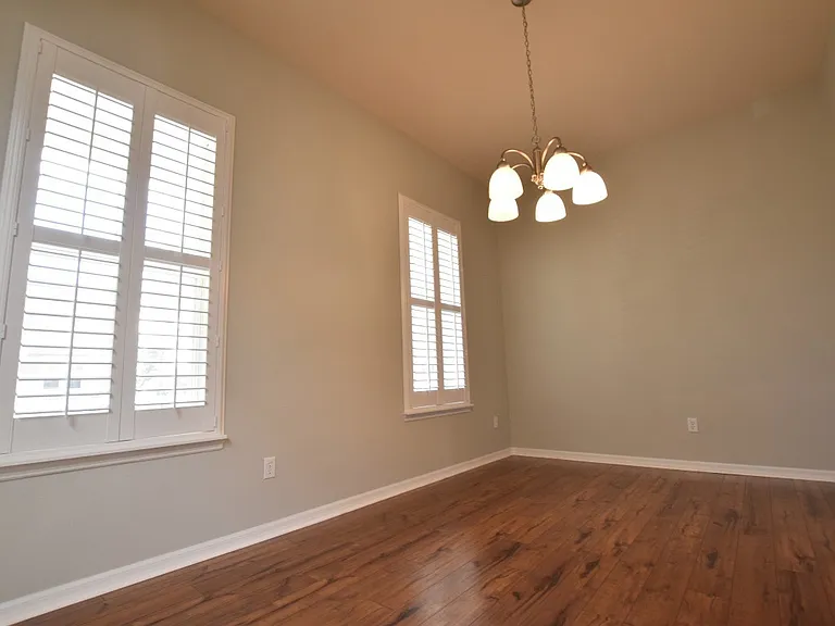 1619 Hanks Ave — Photo 9