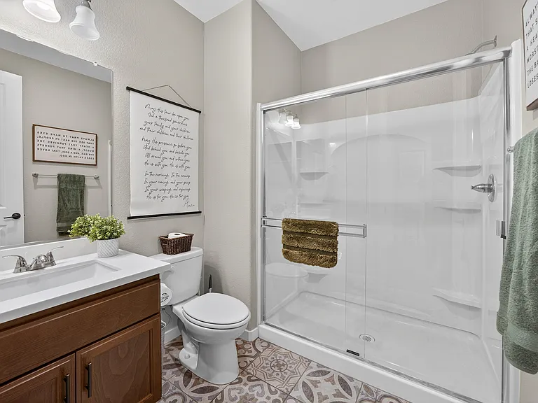 450 Syracuse Ln — Photo 7