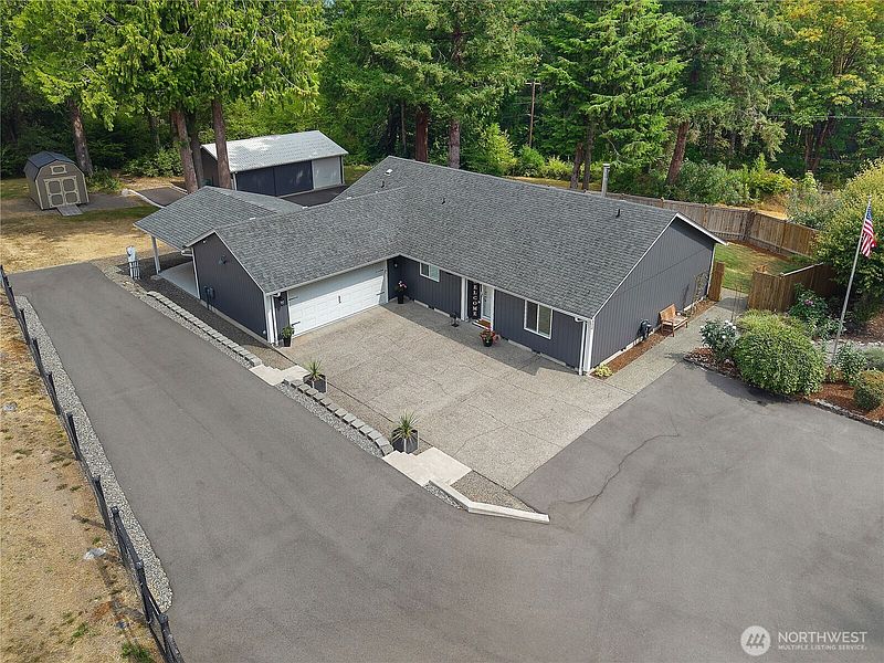 3rd image of 6424 75th Avenue NE