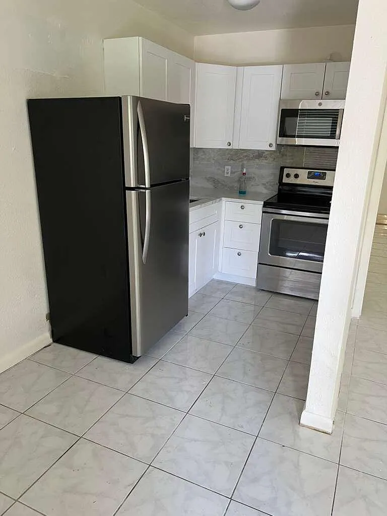 2 bed, 1.0 bath, 750 sqft, $2,050 — Photo 2
