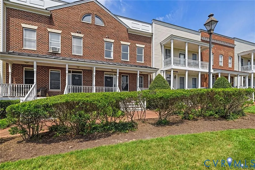 3 bed, 2.5 bath, $2,750 — Photo 2