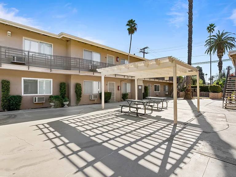 Briarwood Apartments - Riverside, CA — Photo 34
