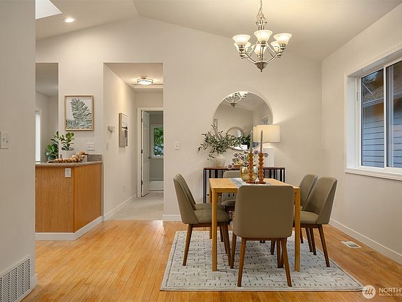 4th image of 14032 Wayne Place N