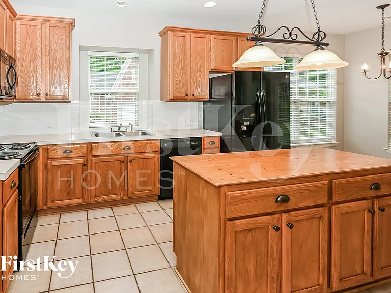 5611 Branthurst Dr — Photo 9