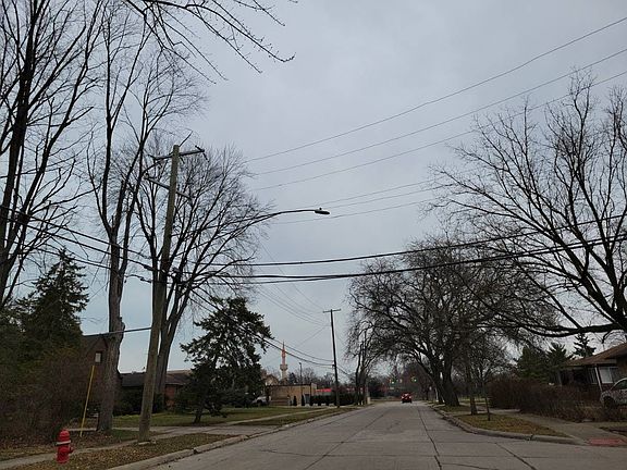 5th image of 20615 Eastwood Dr