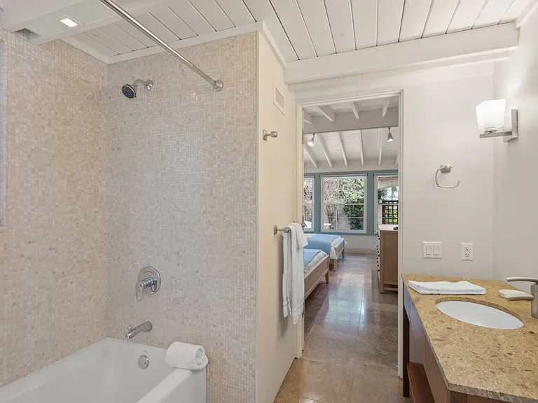 344 Monroe Dr — Photo 18