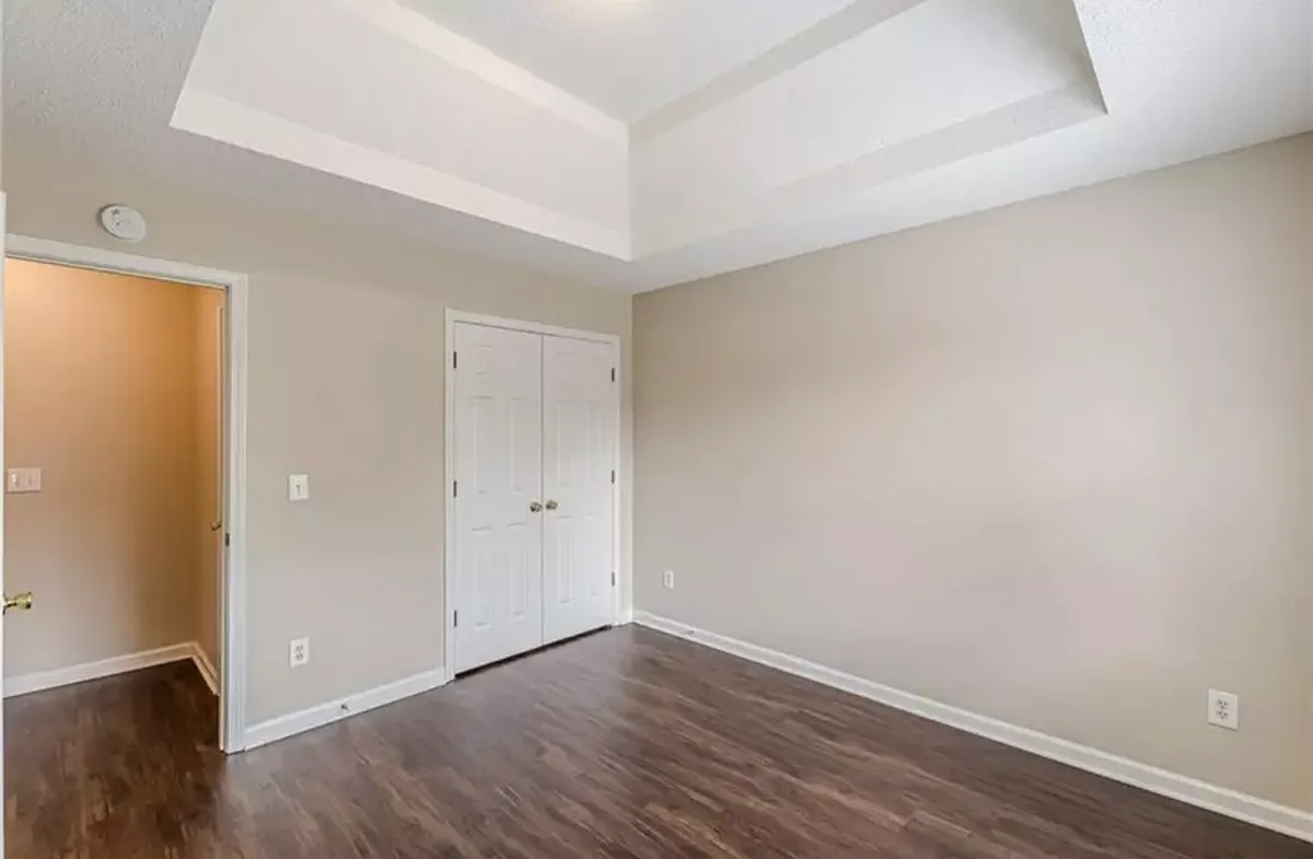 Building Photo - 330 Kentwood Springs Dr