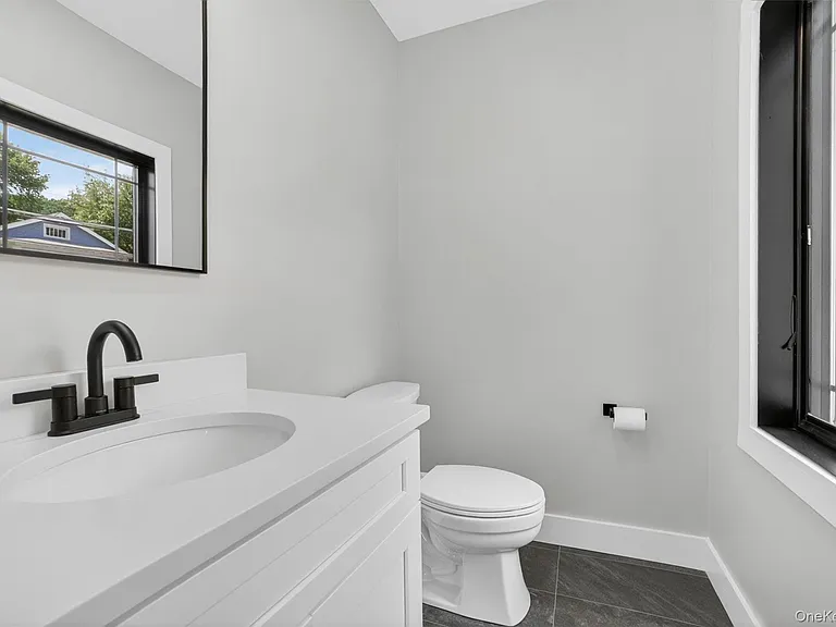 23 Hudson Ave — Photo 7