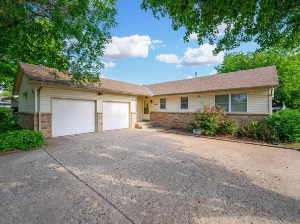 2614 S Larkin Dr, Wichita, KS 67216