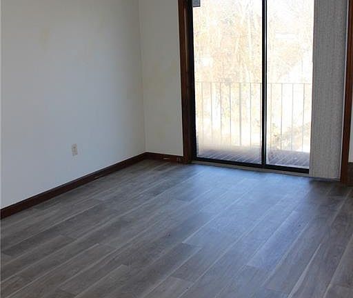 3rd image of 88 W Warwick Ave #7