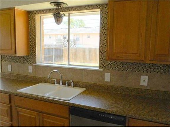 5th image of 3710 Grassmere Dr