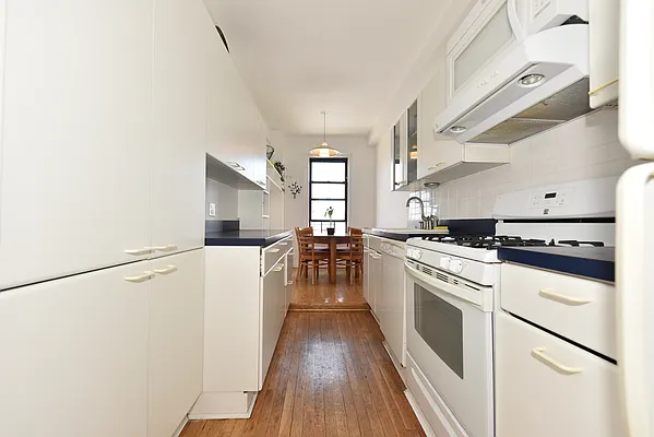 Rented by Buchbinder & Warren | media 6