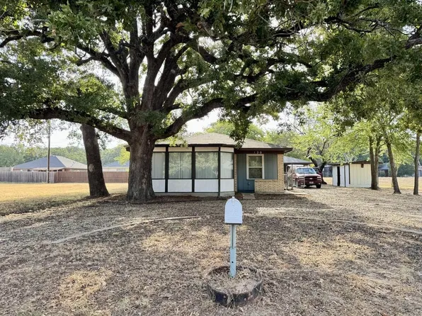 120 Nautical Rd, Gun Barrel City, TX 75156