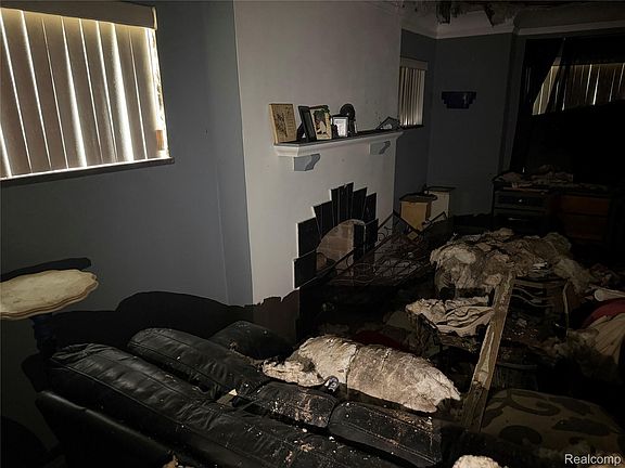 4th image of 5042 Philip St