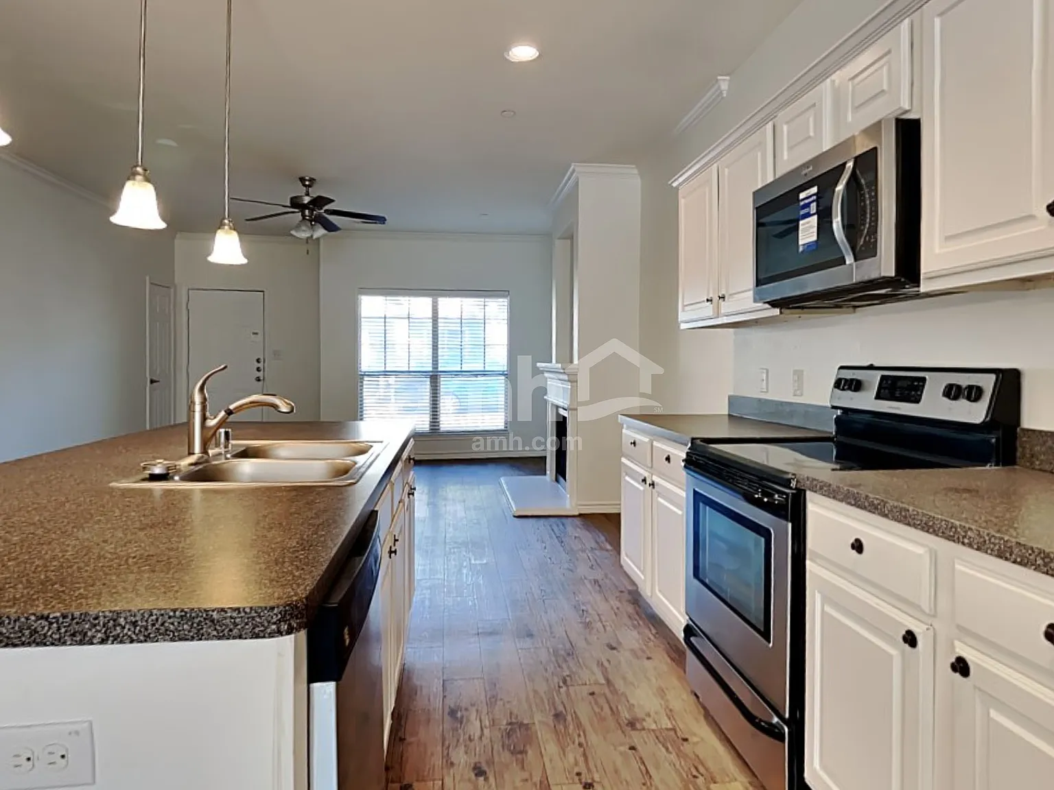 4 bed, 2.5 bath, 1970 sqft, $2,245 — Photo 3