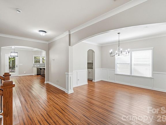 4th image of 2238 Bluebell Way