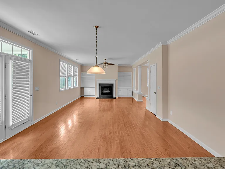240 Seymour Pl — Photo 6