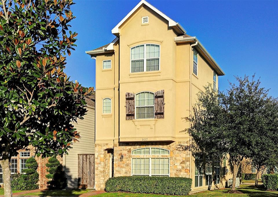 1st image of 9017 Bayview Cove Dr