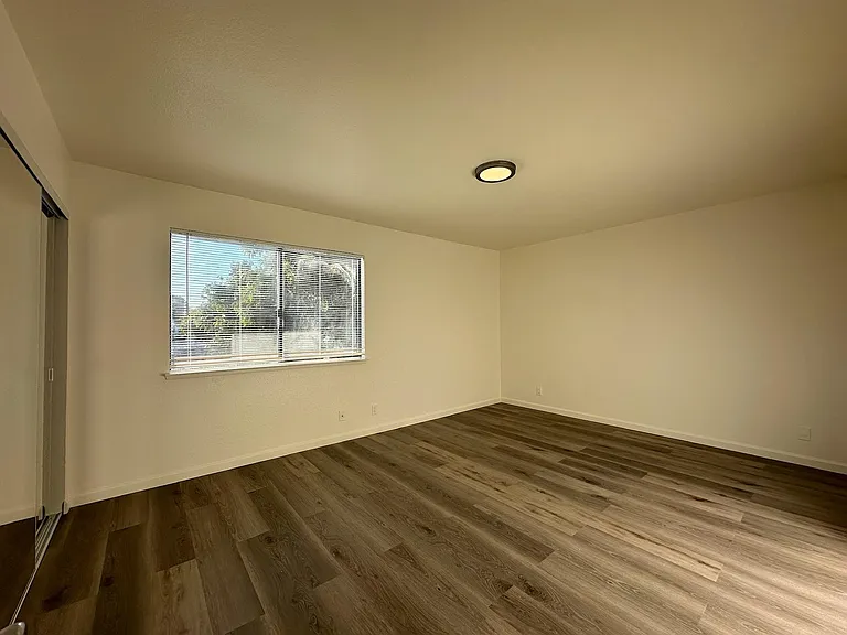 570 Dean St — Photo 11