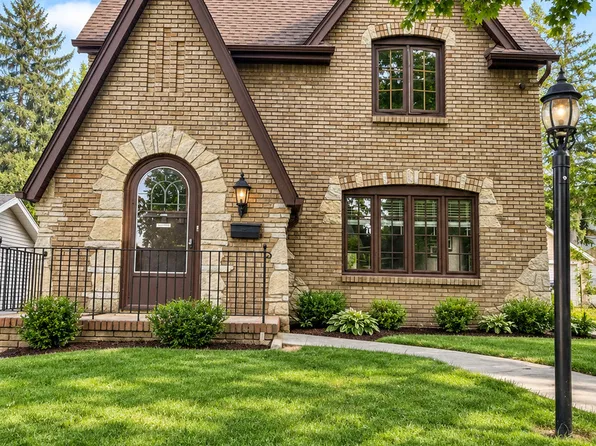 623 Robert Ave, Rockford, IL 61107