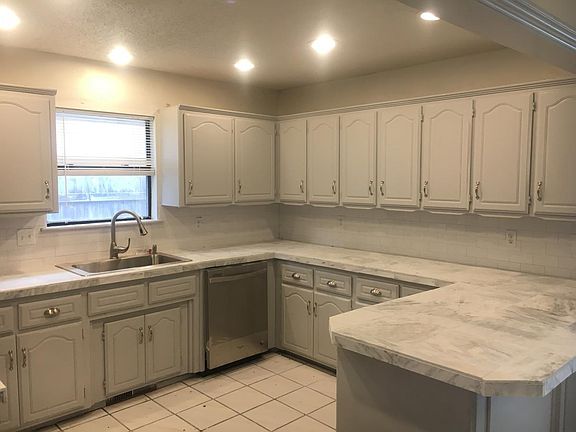5th image of 8230 NW 11th St