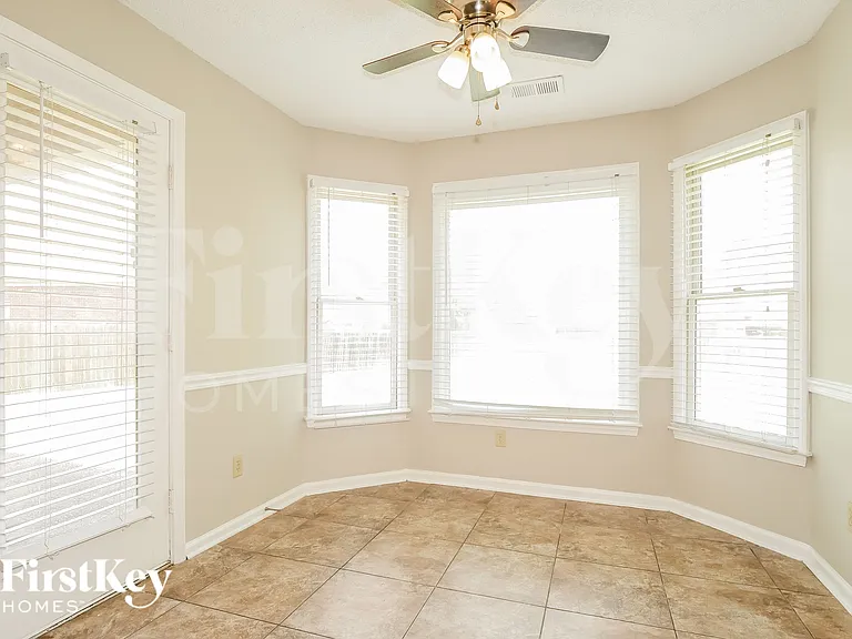 9344 Helmsley Dr — Photo 5