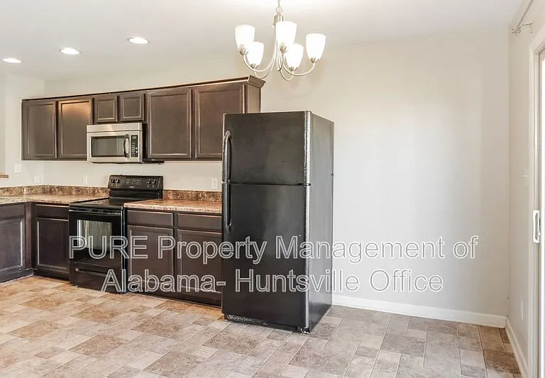 135 Wethersfield Dr — Photo 6