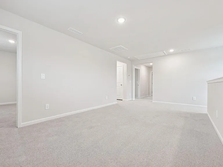 1041 Saint Lawrence Dr — Photo 15