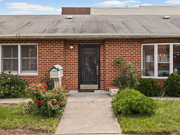 2nd image of 900 Vincent Avenue