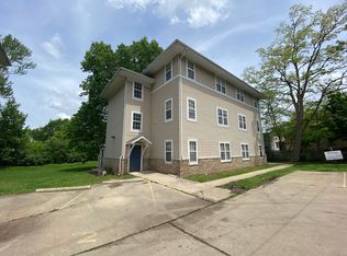 604 1/2 W Elm St, Urbana, IL 61801