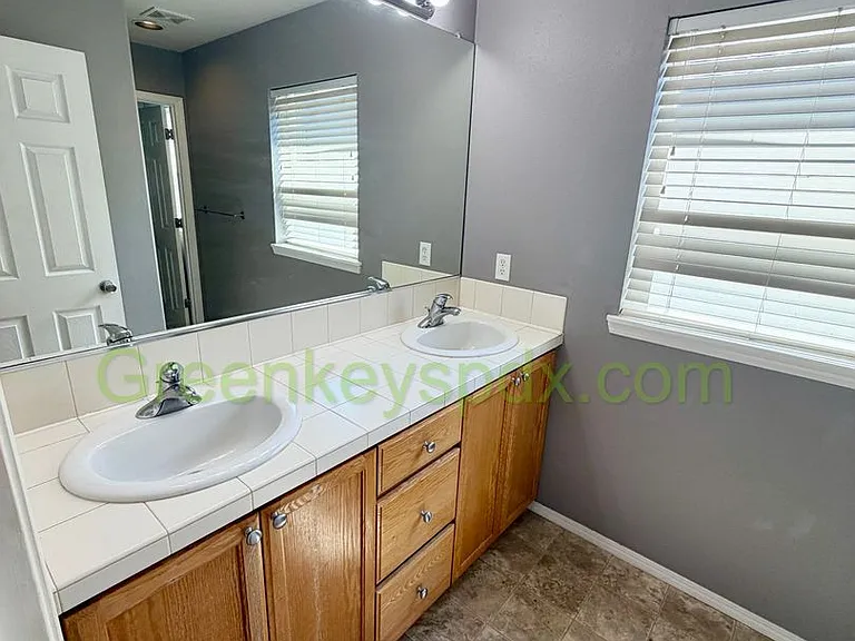 936 SE Elina Ave — Photo 16