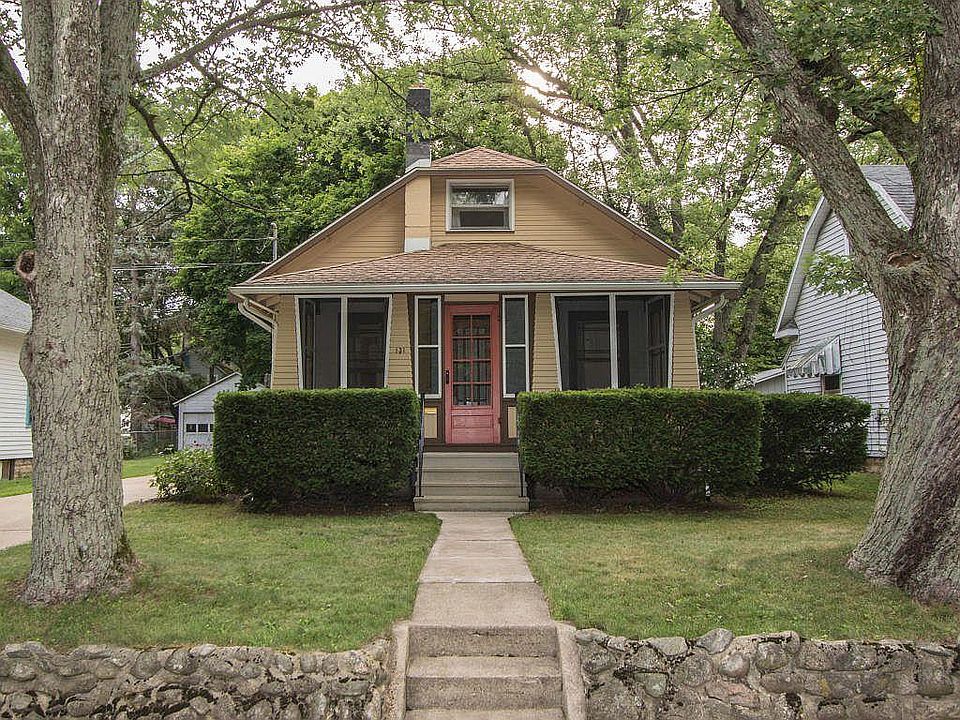 1st image of 131 N Dartmouth St