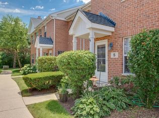 5 Saint Moritz Ct, Elmhurst, IL 60126