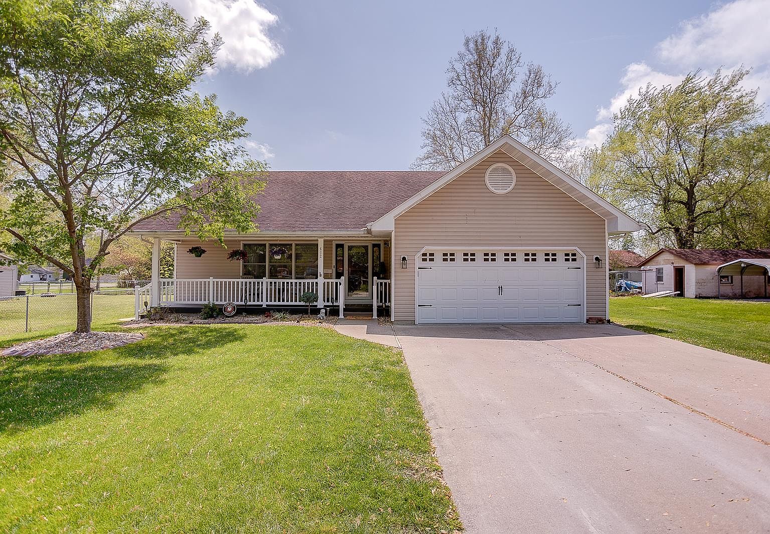 412 E 5th St, Staunton, IL 62088 Zillow