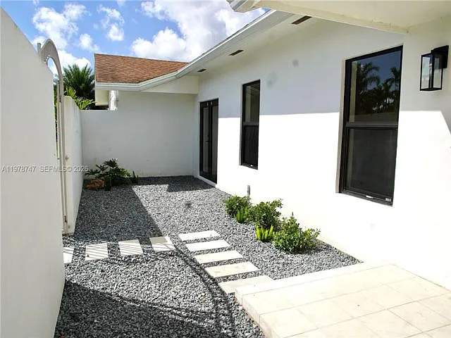 12504 SW 99th Ave — Photo 2