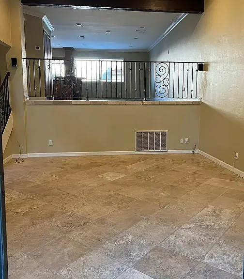 5800 Owensmouth Ave #7 — Photo 6