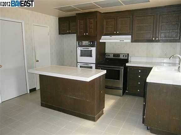 5th image of 2135 Hartford Dr