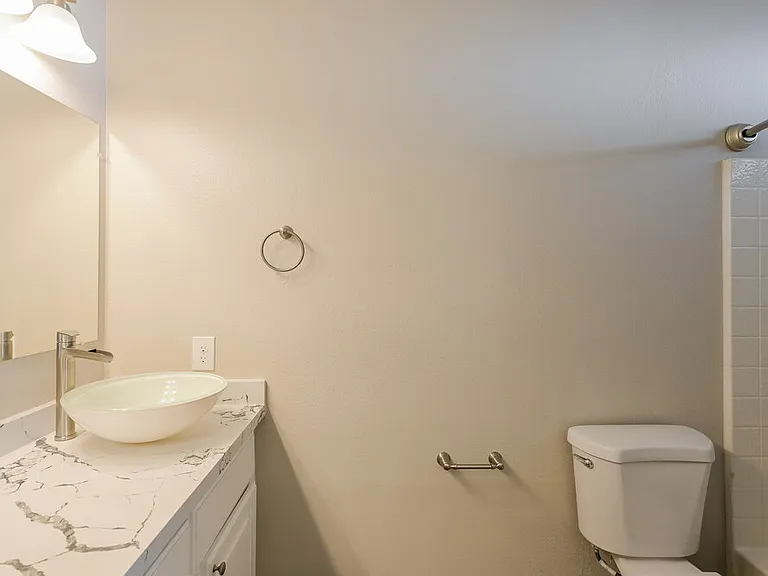 1132 Aldenwood Ave — Photo 16
