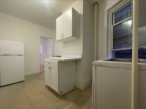 5th image of 451 W 36th St APT 3C
