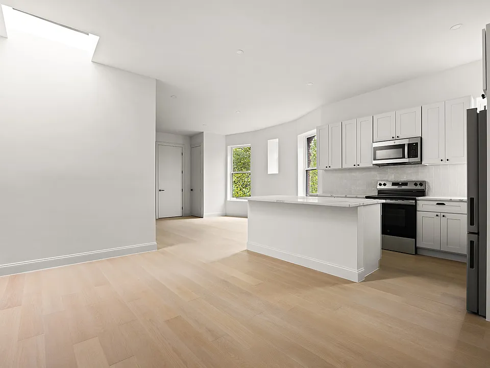 363 6th Ave #4