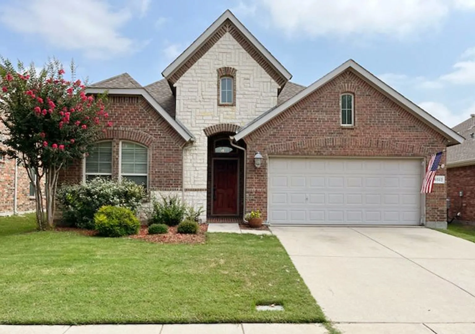 Available Now - Beautiful McKinney Home In Frisco Isd | Hardwood Floors, Stone Fireplace & Commun... — Photo 2