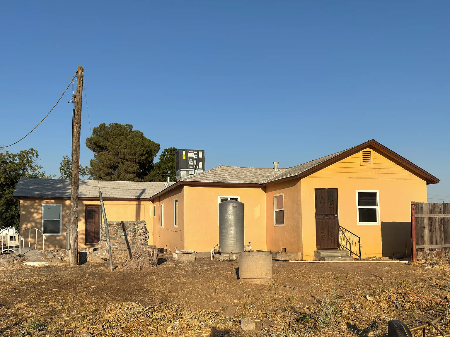 6 bed, 2505 sqft, $2,500 — Photo 3