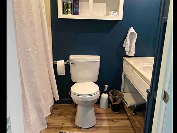 5th image of 304 Washington Ave APT 2